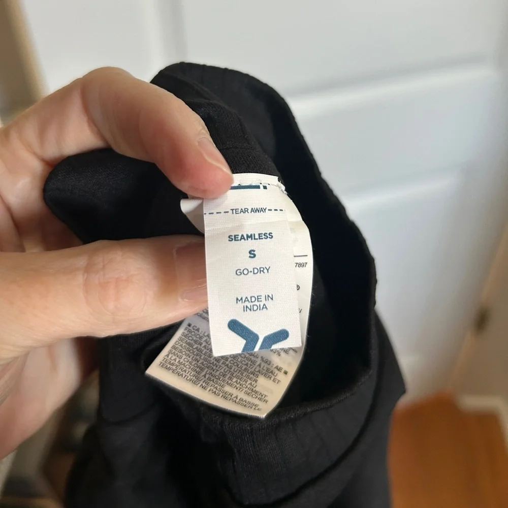 Old Navy Black Long Sleeve Crop Top